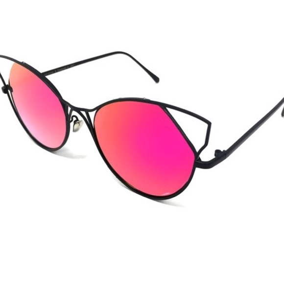 🔥LAST PAIR! Blood Orange Cateye Sunnies - Picture 4 of 5